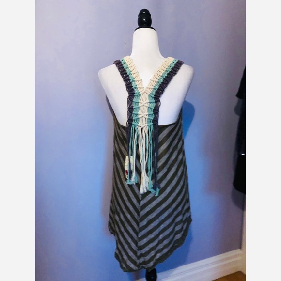 Gimmicks NWT Open weave yarn yoke and fringe tank - Picture 3 of 6